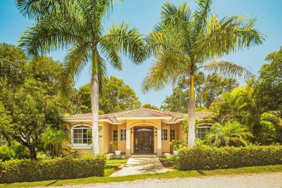 Villa 145· Feeling at Home "Villa 145" Residencial Hispaniola (210)