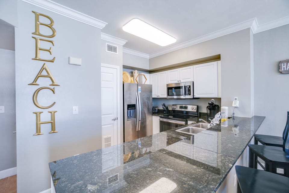 Kitchen with Breakfast Bar