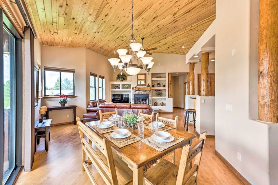 Dining Area | Dishes & Flatware Provided