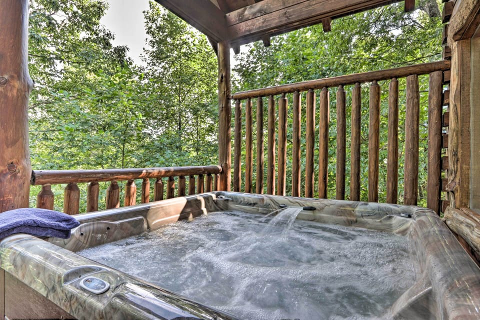 Deck | Hot Tub