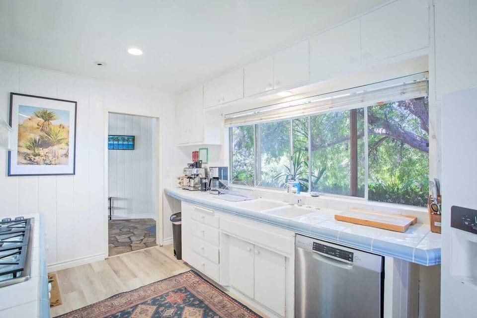 Large and spacious kitchen with lots of counter space and amenities to entertain the whole family or group of friends!