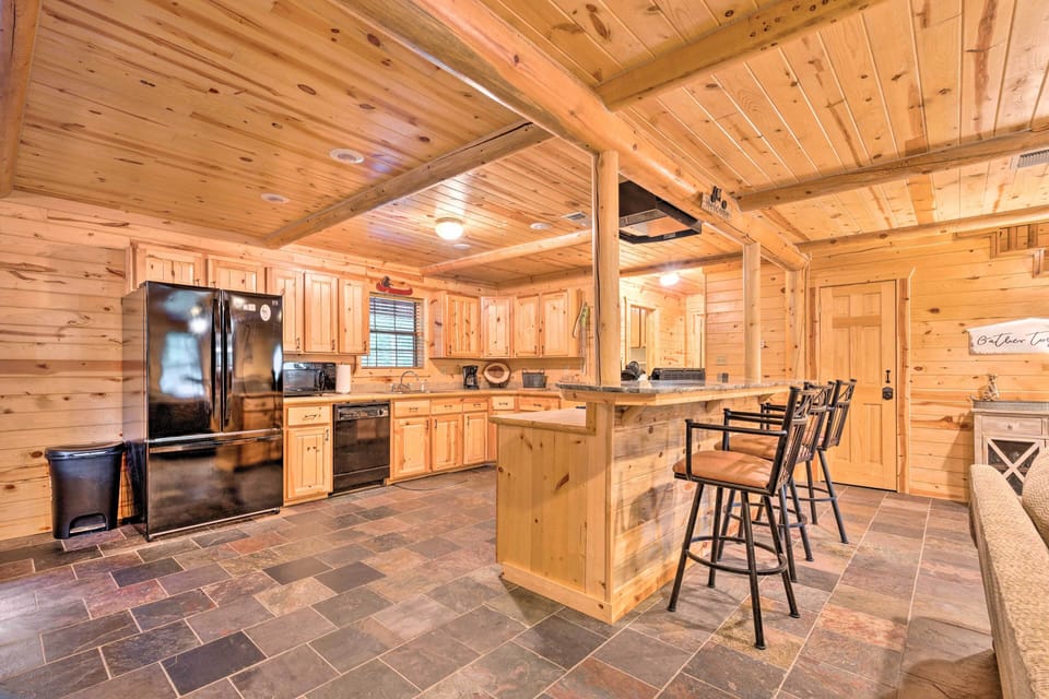Kitchen | Fully Equipped | Granite Countertops