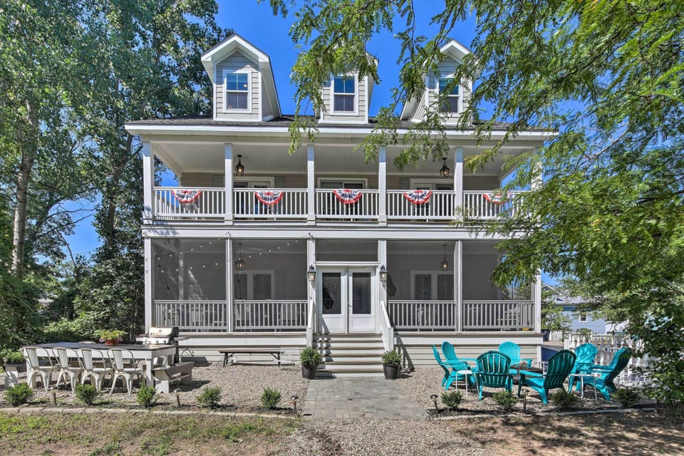 Exterior Space | Dining Area | Multiple Porches