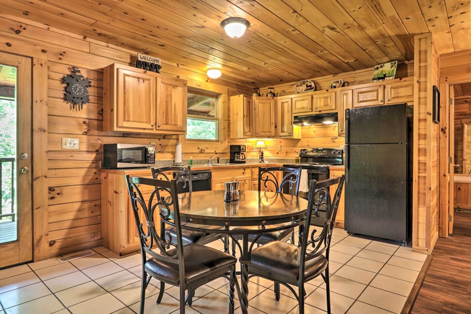 Dining Table | Dishware & Flatware Provided