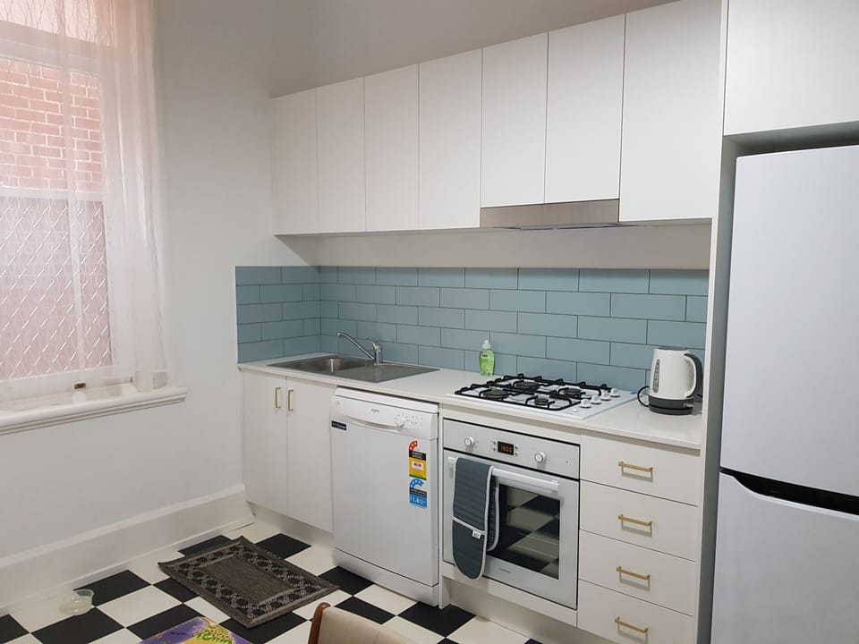 Fully equipped kitchen, recently installed