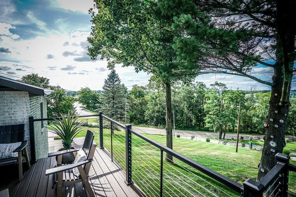 Balcony\rear deck view