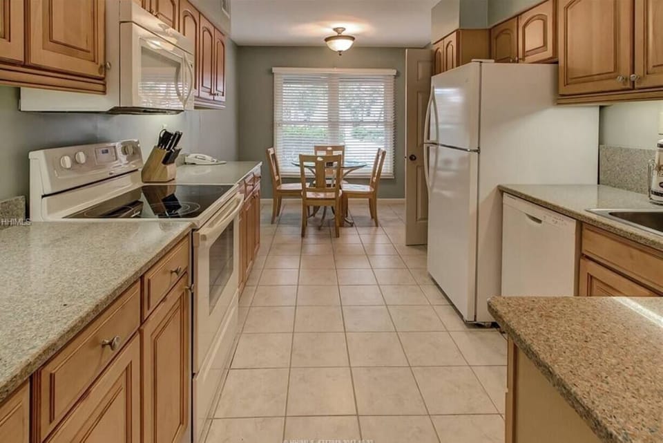 Kitchen/breakfast nook