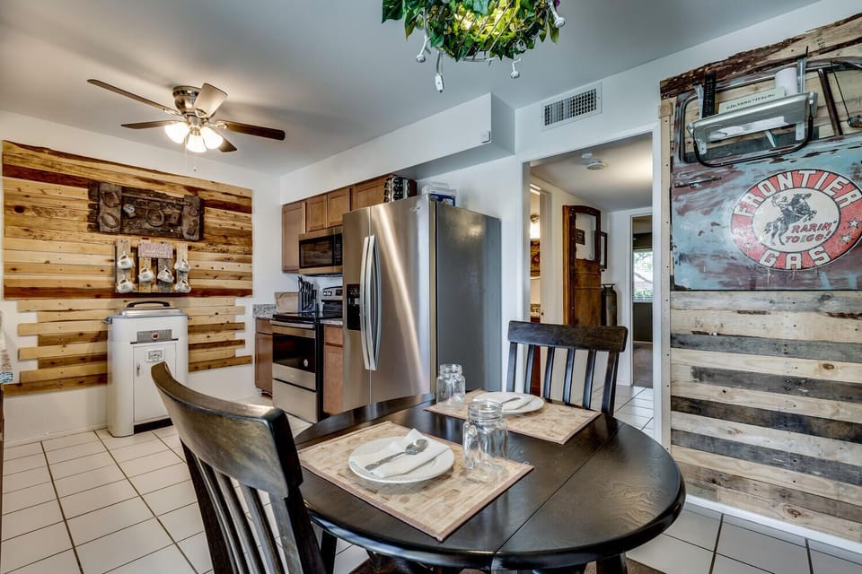 Kitchen/Dining area