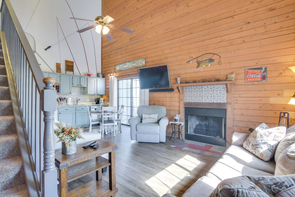 Living Room | Sleeper Sofa | Central Heating & A/C | Free WiFi