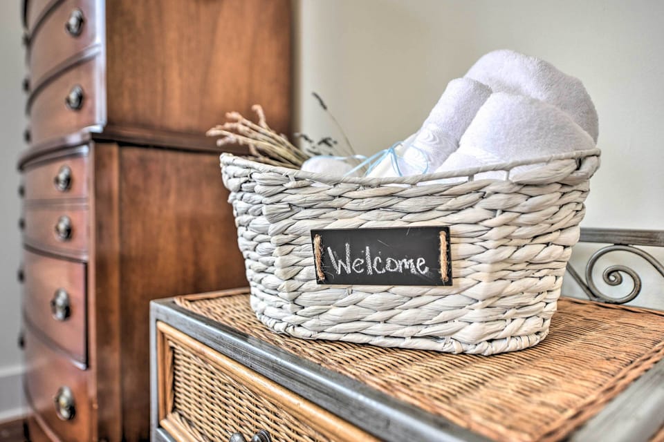 Full Bathroom | Towels Provided