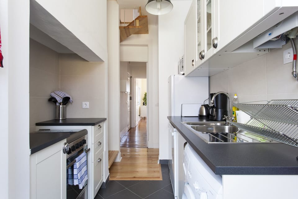 Full Equipped Kitchen: Toaster, Ketler, Coffe Machine, Washing and Dishwashing Machine, Microwave, Fridge, Stove, Hoven.