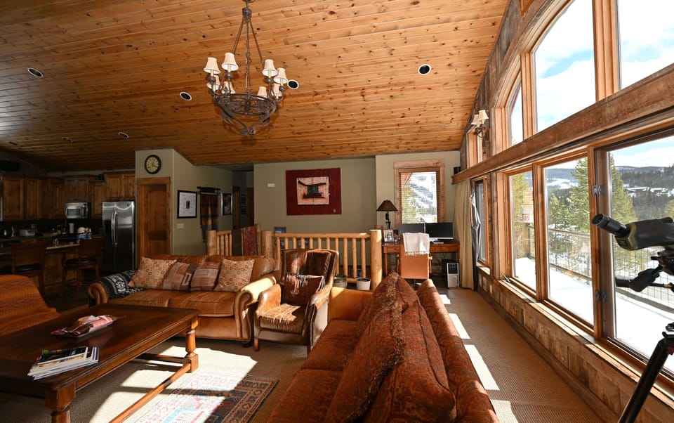 Casa Big Sky - upper level living area