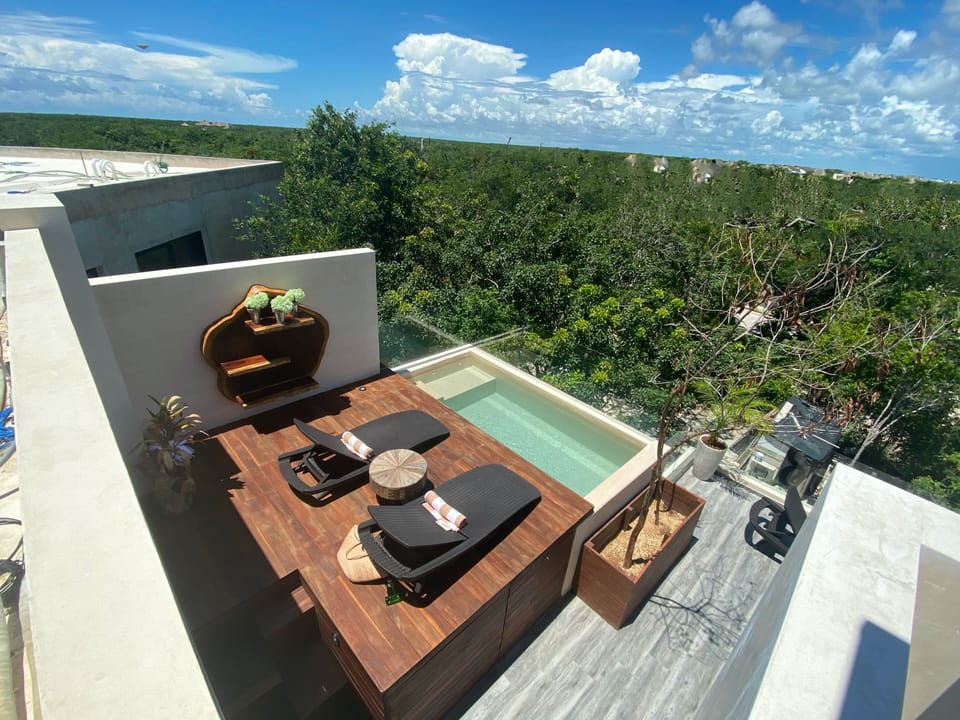 Outdoor spa tub