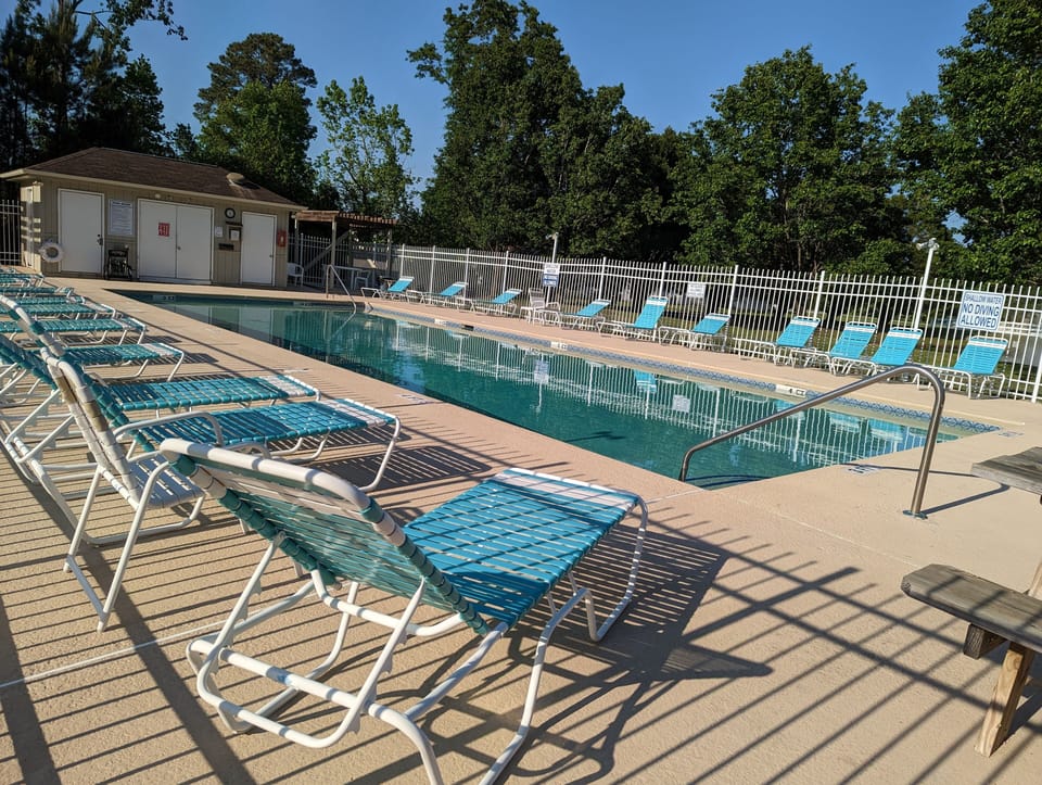 Community Pool - 1 of 2 available for use.