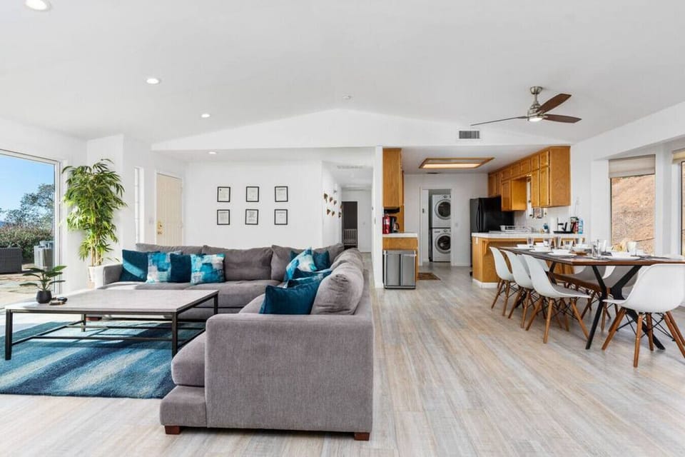 Wide open living space, perfect for entertaining!