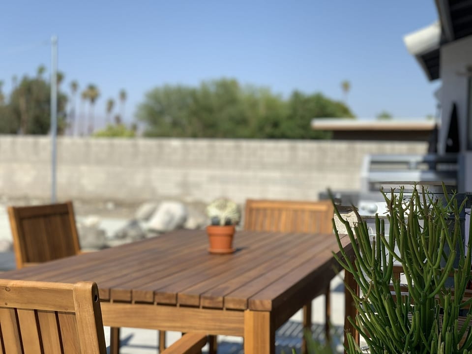 Outdoor dining