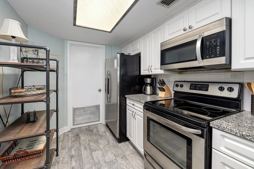 North Breakers 501 - Kitchen with stainless appliances