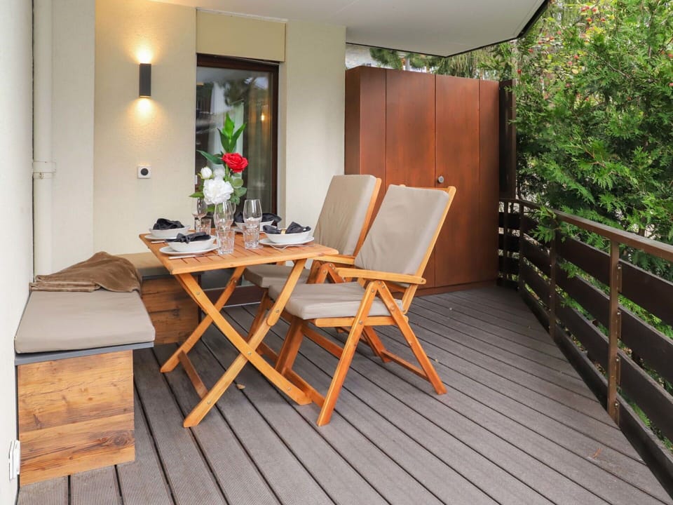 Table, Plant, Furniture, Building, Chair, Wood, Houseplant, Floor, Flooring, Wood Stain