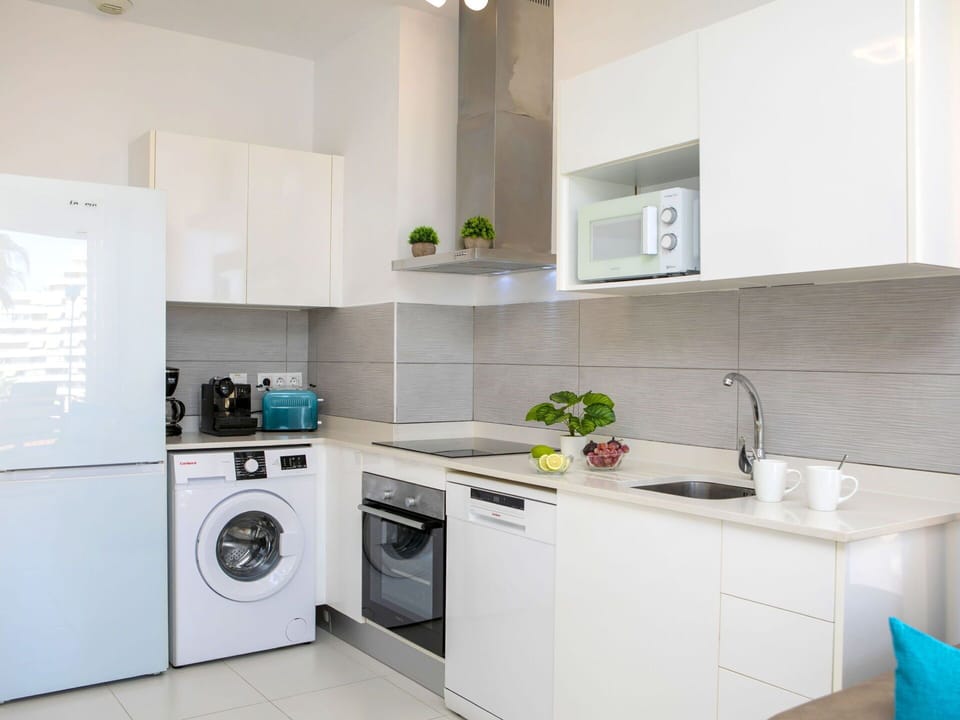 Kitchen Appliance, Kitchen, Countertop, Cabinetry, Major Appliance, Flooring, Furniture, Interior Design, Home Appliance, Wood