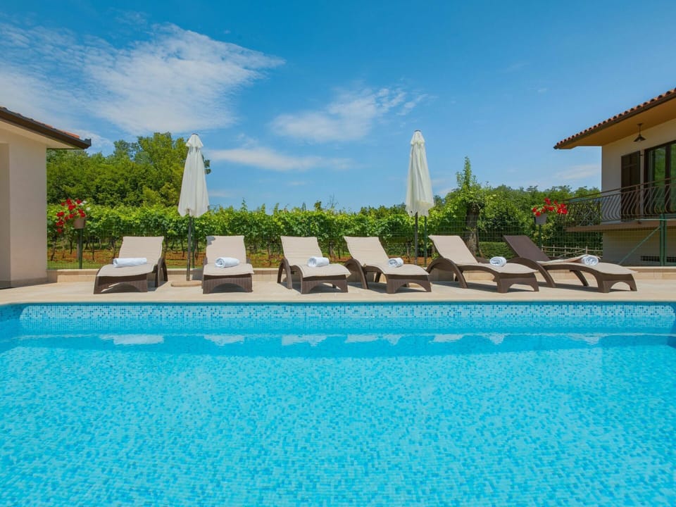 Swimming Pool, Property, Resort, Leisure, Real Estate, Building, Vacation, House, Sunlounger, Sky