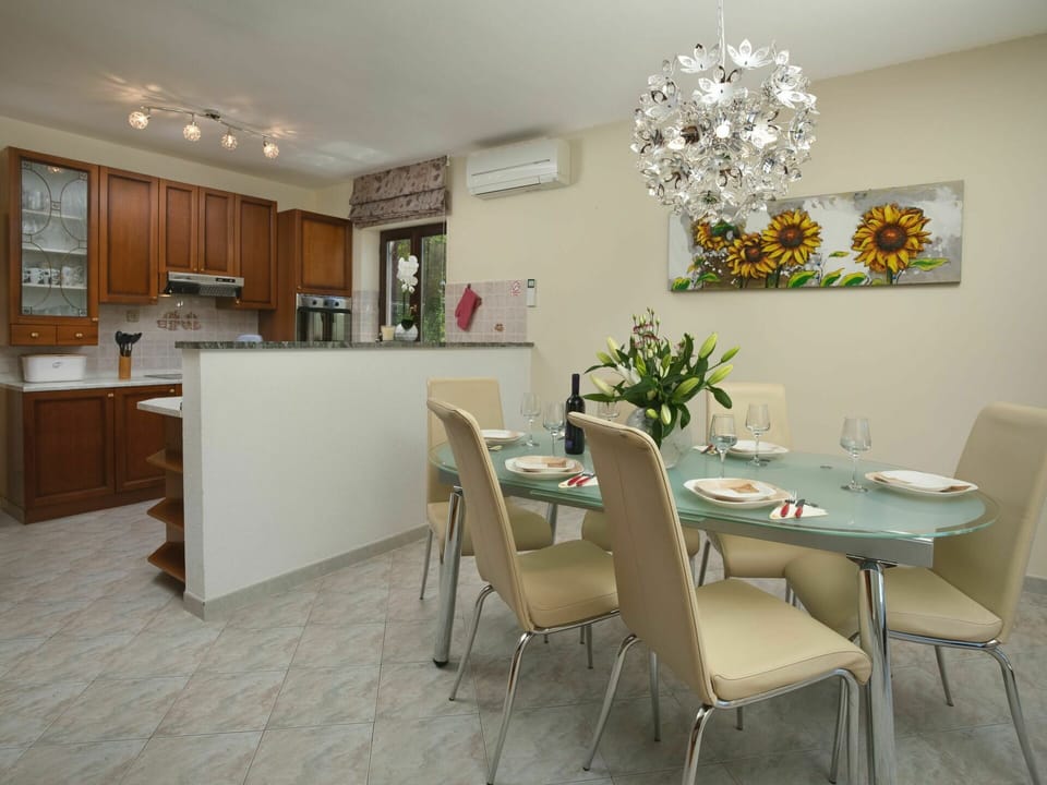 Table, Furniture, Chair, Building, Cabinetry, Interior Design, Wood, Flooring, House