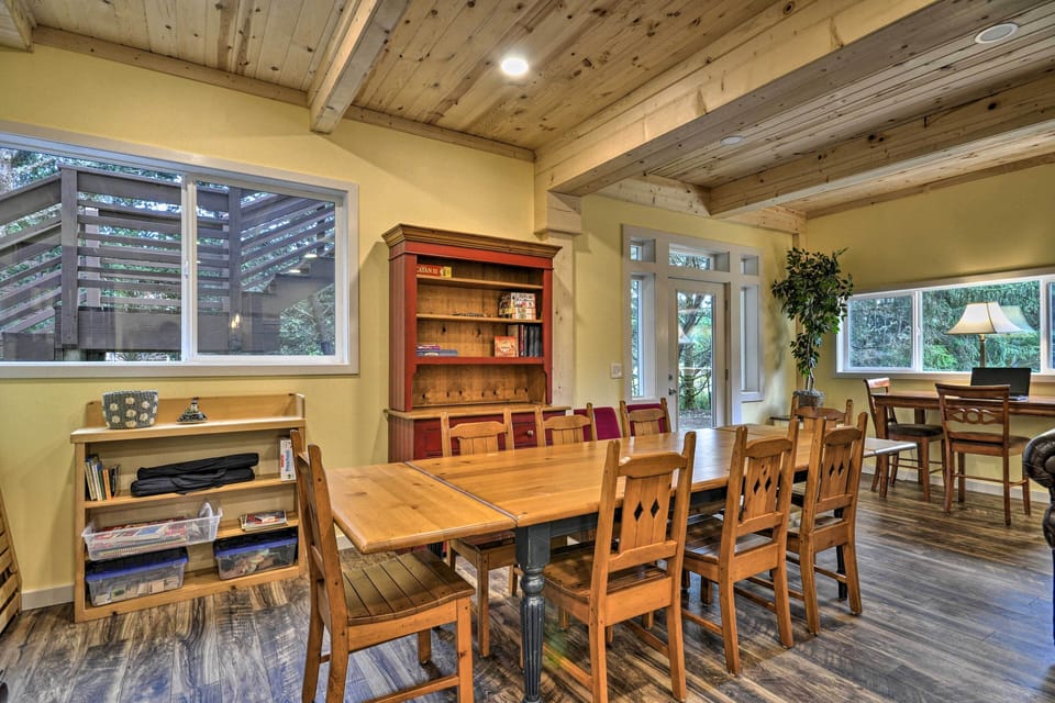 Lower-Level Living Room | Dining Table