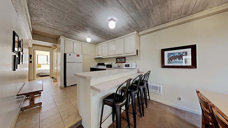 Bar Seating and Fully Equipped Kitchen