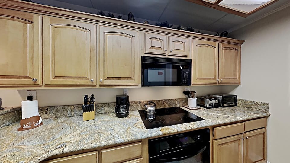 Room, Indoors, Oven, Kitchen, Microwave