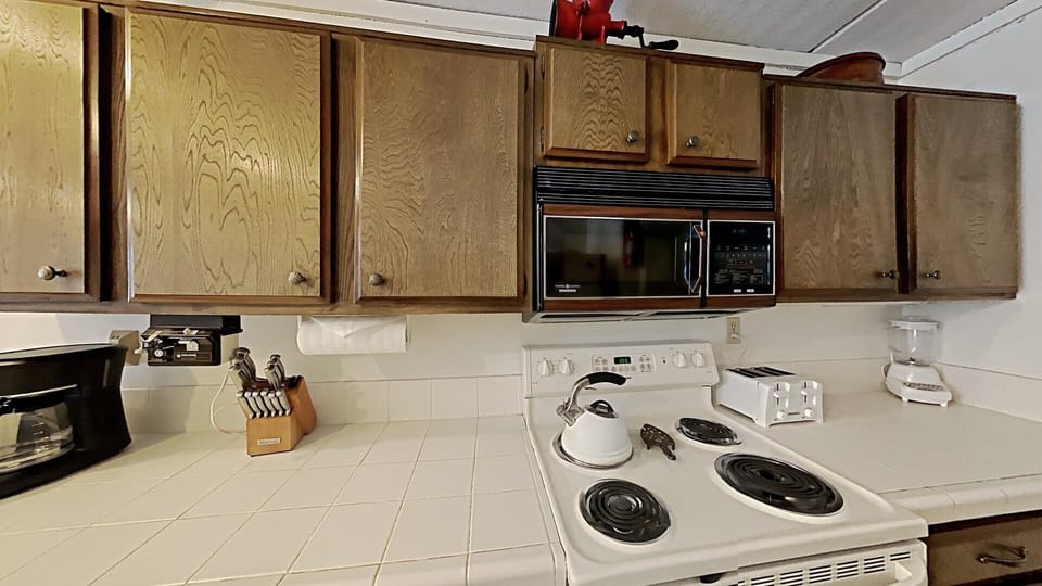 Full-Size Kitchen with Amenities