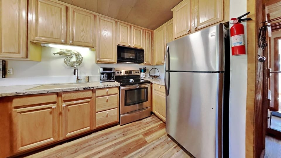 Full Size Kitchen Fully Equipped to Make Holiday Meals