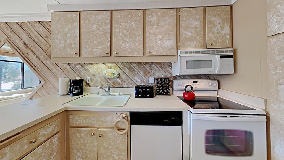 Microwave, Oven, Room, Indoors, Sink