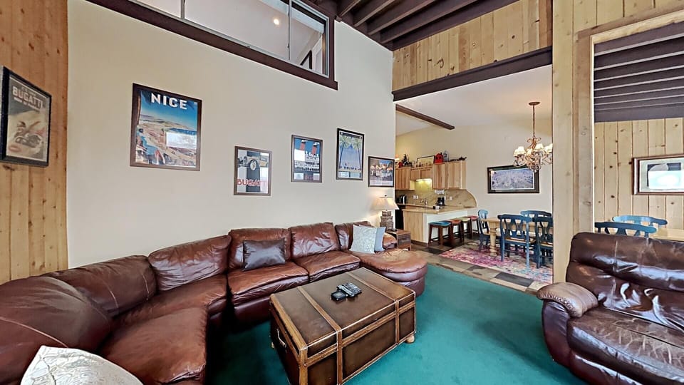 Spacious Deluxe Living in this Slopeside Condo