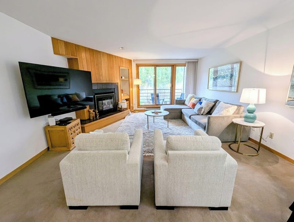 Inviting alpine condo near Mountain House Base Area