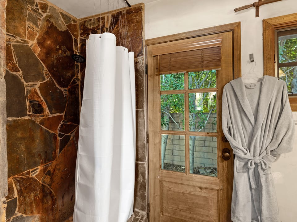 2-bedroom casita Bathroom 1