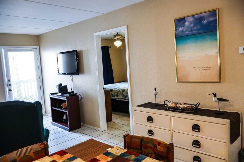 Screen, Indoors, TV, Furniture, Painting