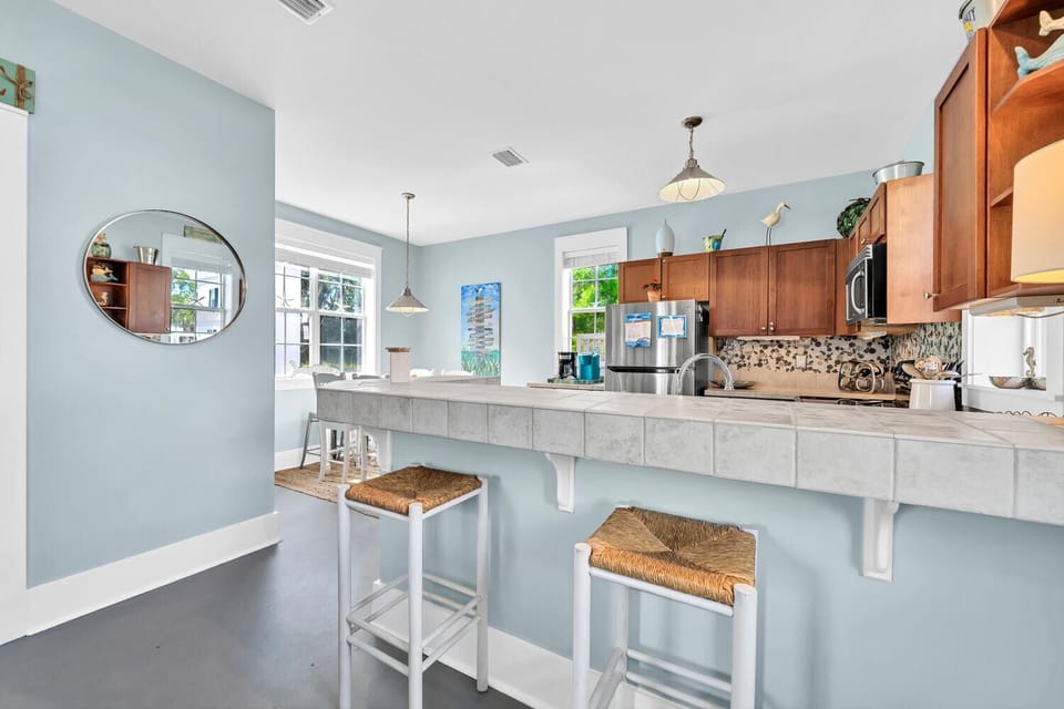 Eat-in bar seating