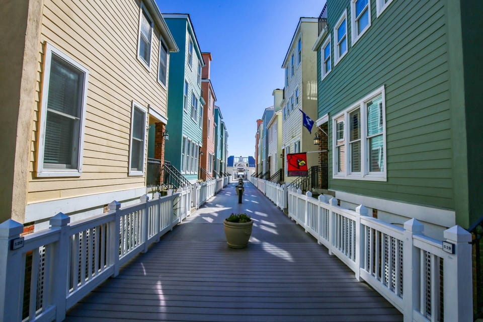 Follow the boardwalk to the oceanside pools, ice cream shop and beach cafe!
