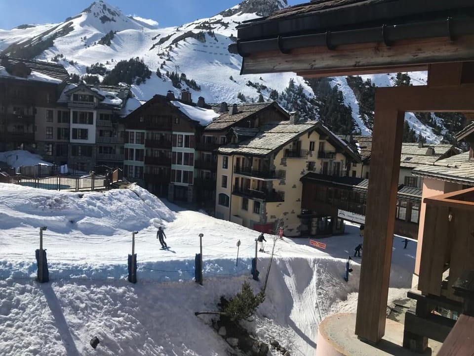 Snow and ski sports