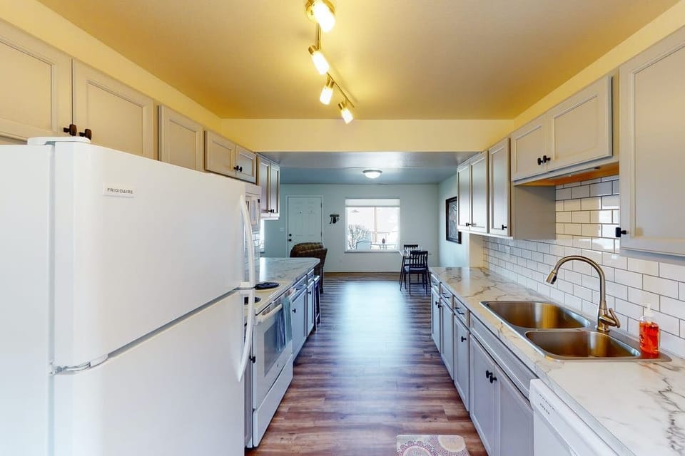 Kitchen with dining area and view of Lake Chelan.