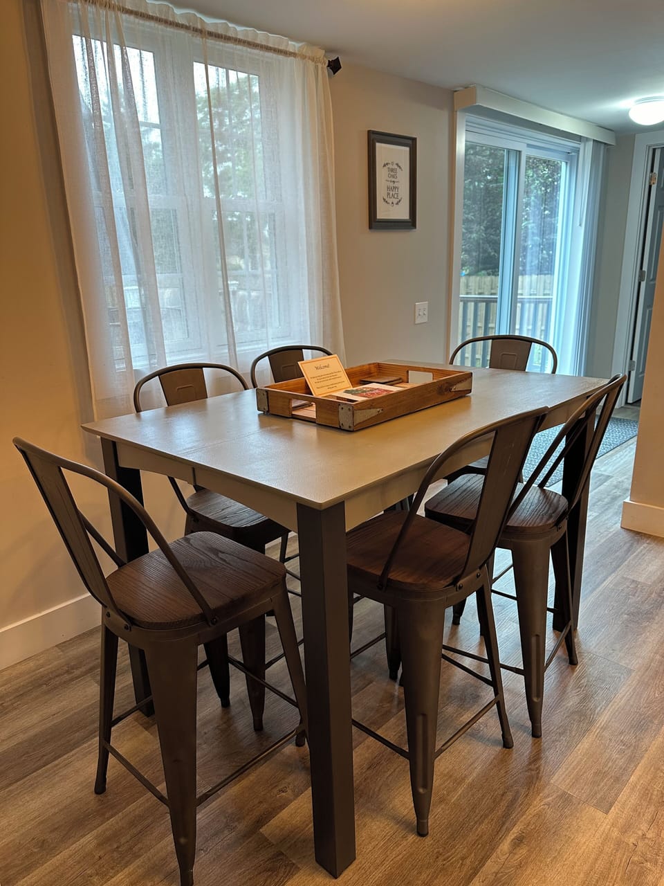 Kitchen - seating for 6 people