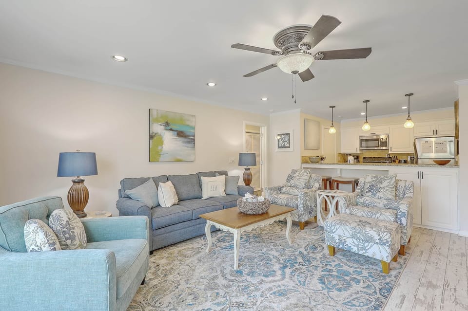 Bright Living Room Overlooking Pool! (2)