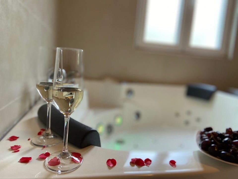 The whirlpool and sauna room