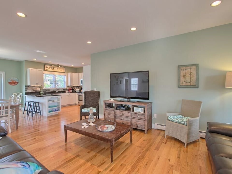 Living Room (2)