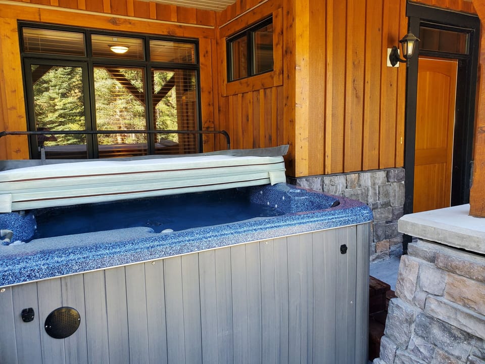 7 person hot tub