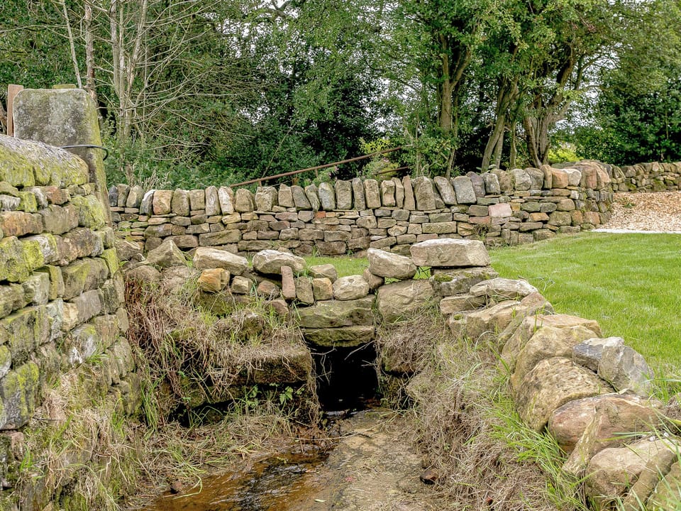 Garden and grounds | Alton Hall Cottage, Alton, nr Chesterfield