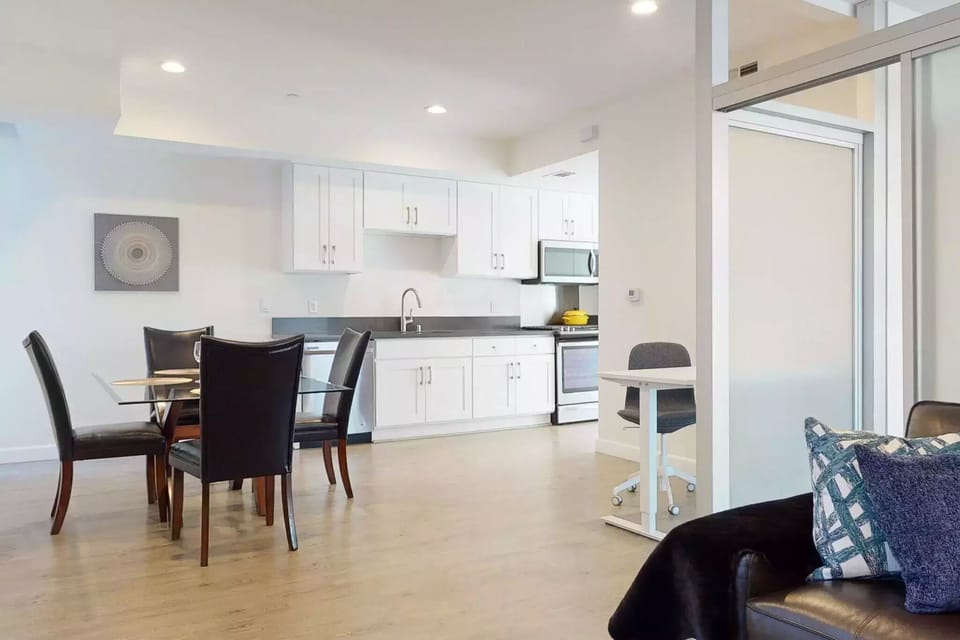 Welcome to your modern and comfortable apartment in the heart of Pasadena.