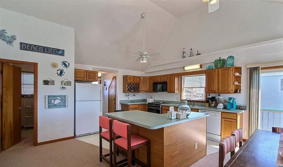 Full kitchen