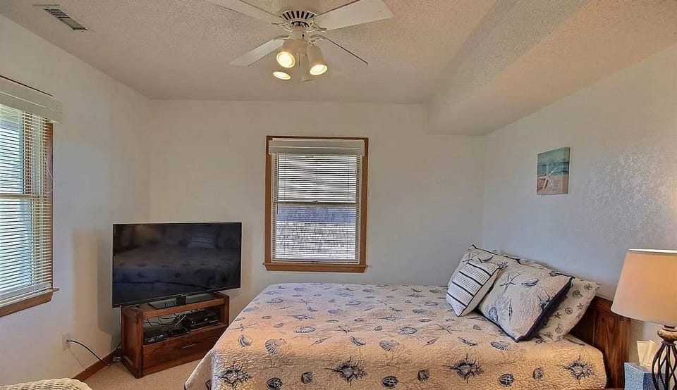 queen master bedroom