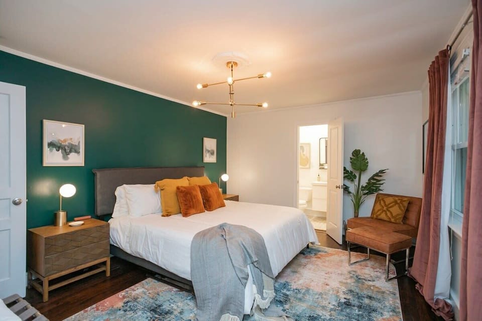 Bedroom 1:King Bedroom w/en suite Full Bathroom