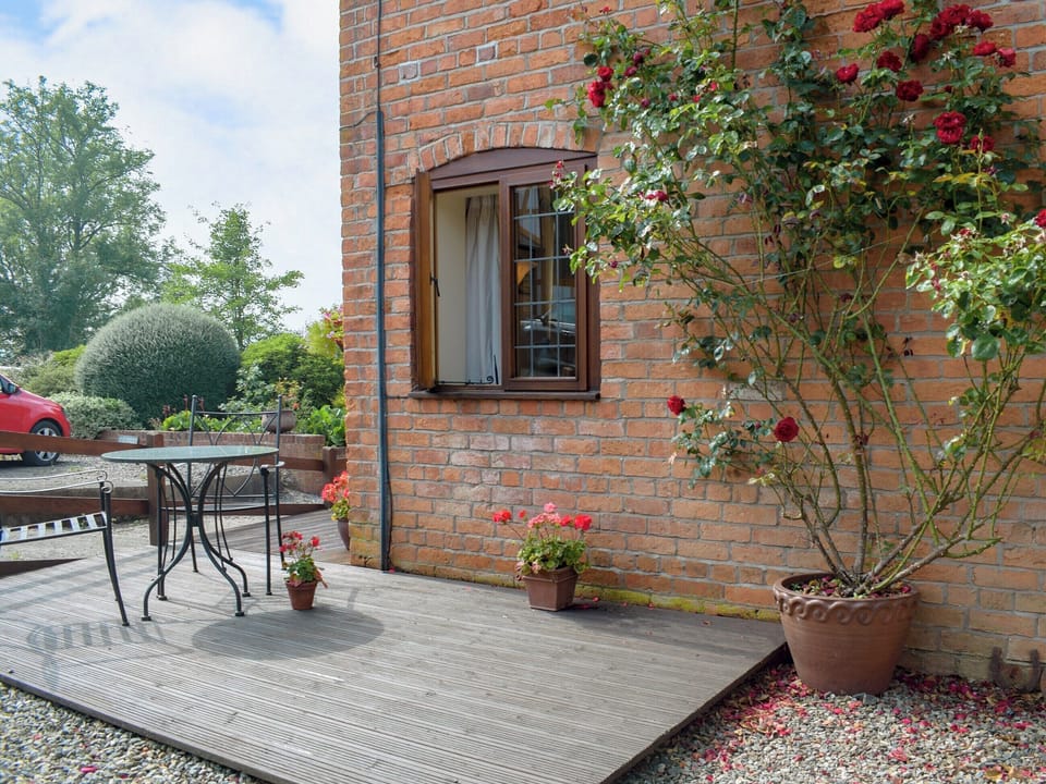 Decking | Y Bwthyn - Hafod Talog Barns, Tregynon